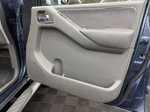 Used 2013 Nissan Frontier SL w/ Moonroof Pkg AWD/4WD image 5