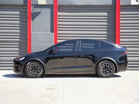 Used 2024 Tesla Model X image 7