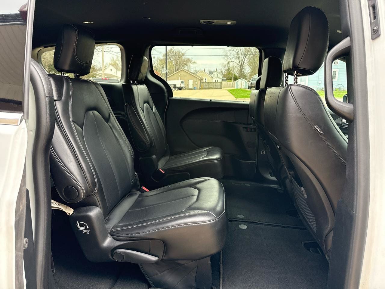 Used 2025 Chrysler Pacifica Select FWD image 22