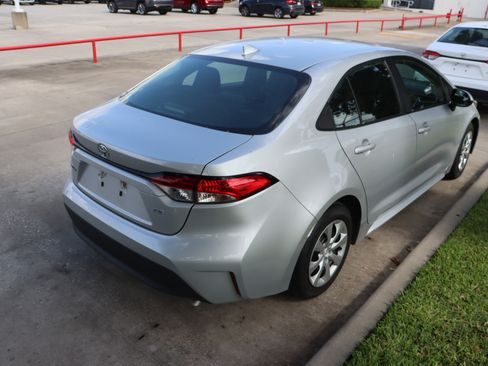 Used 2024 Toyota Corolla LE FWD image 11