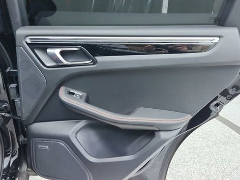 Used 2022 Porsche Macan image 40