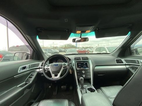 Used 2015 Ford Explorer XLT w/ Equipment Group 202B image 5