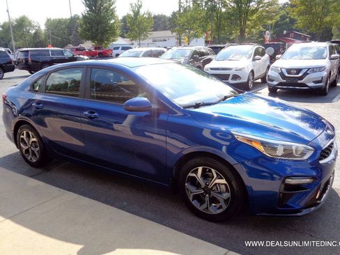 Used 2020 Kia Forte LXS FWD image 2