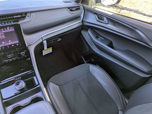 Certified 2025 Jeep Grand Cherokee L Altitude image 20