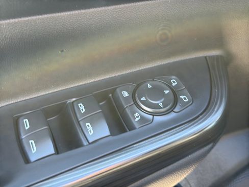 Certified 2023 GMC Acadia SLT w/ Preferred Package image 13