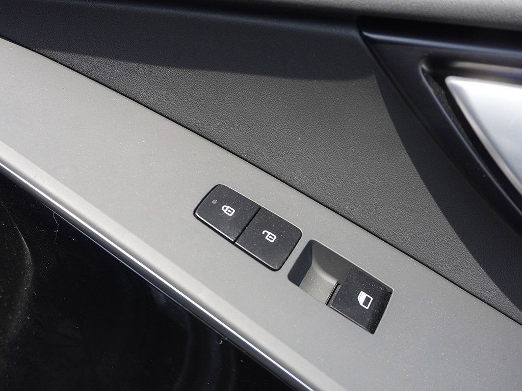 Used 2023 Kia Niro EX FWD image 38