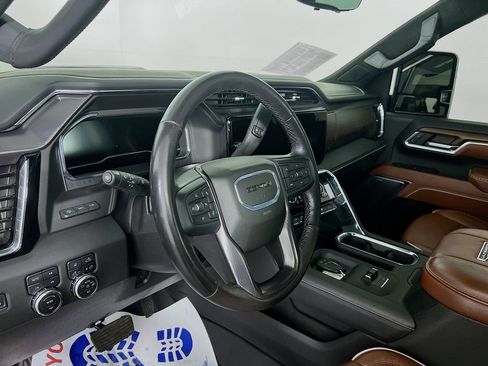 Certified 2025 GMC Sierra 3500 Denali Ultimate AWD/4WD image 7