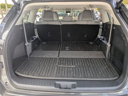 Certified 2024 Toyota Highlander LE image 17