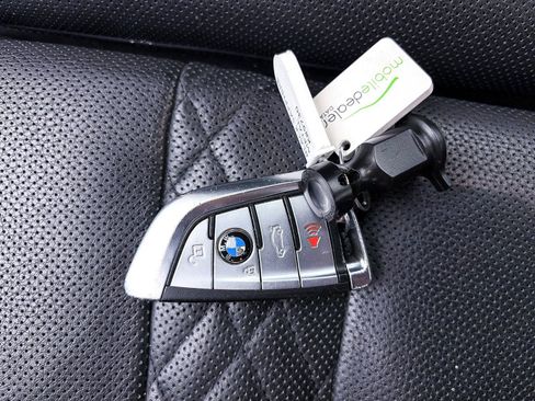 Used 2022 BMW 750i xDrive w/ Luxury Rear Seating Package image 32