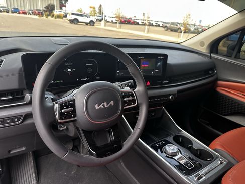 Used 2026 Kia Carnival SX FWD image 5