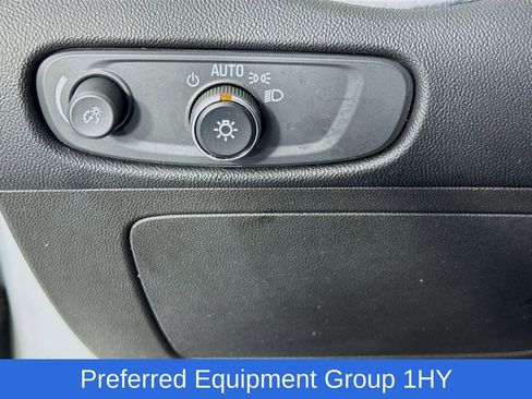 Used 2019 Chevrolet Malibu Hybrid w/ Leather Package image 13