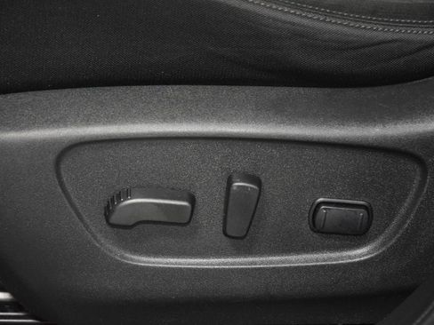 Used 2018 Nissan Rogue SV AWD/4WD image 40