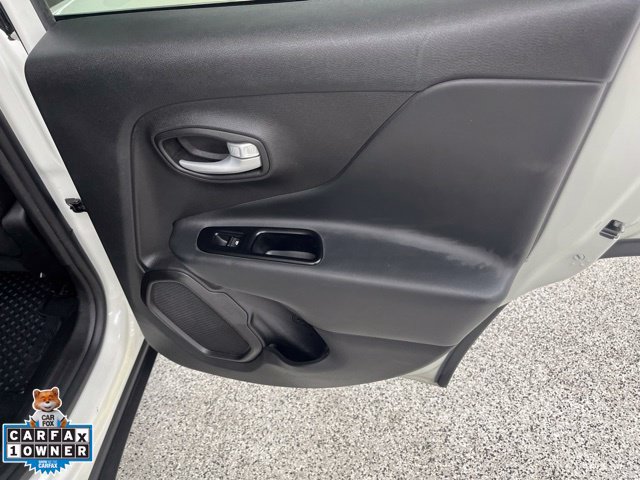 Used 2023 Jeep Renegade Latitude AWD/4WD image 21