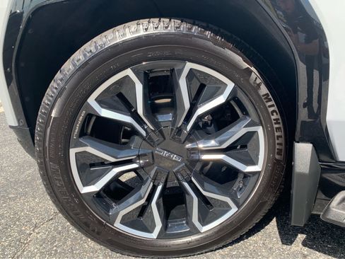 Used 2025 GMC Sierra EV Denali AWD/4WD image 9