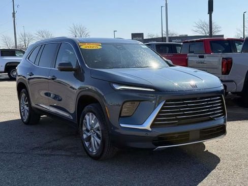 Used 2025 Buick Enclave Preferred w/ Super Cruise Package image 4