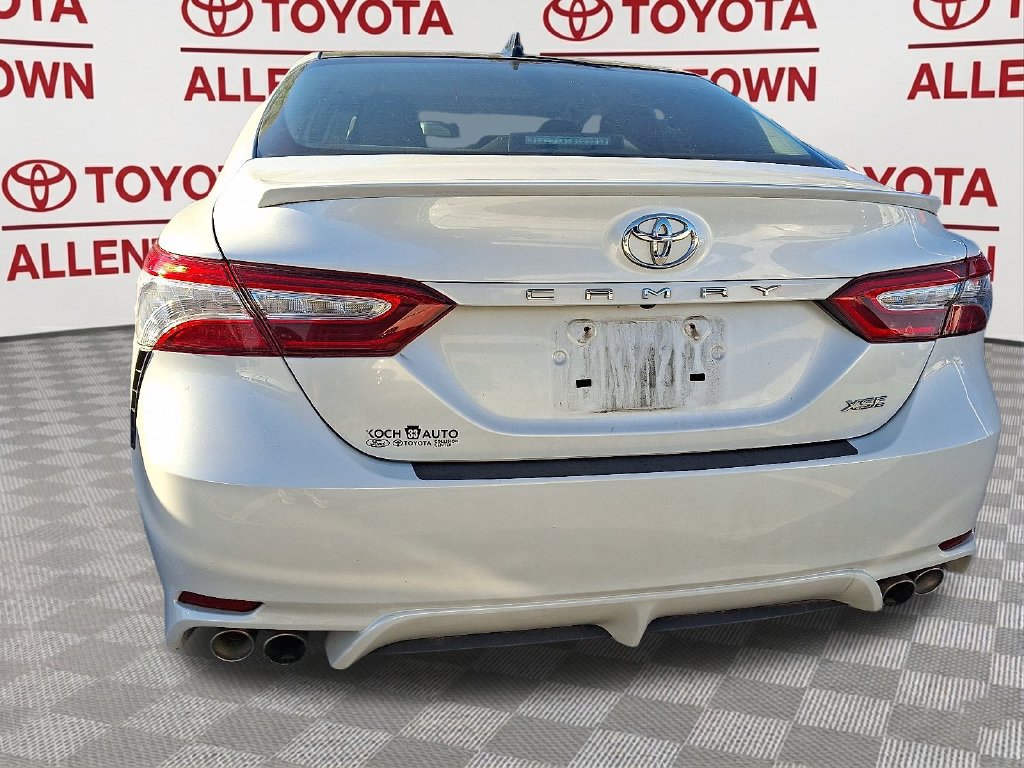 Used 2020 Toyota Camry XSE FWD image 3