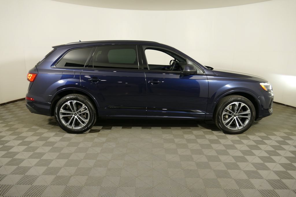 Used 2025 Audi Q7 2.0T Premium w/ Convenience Plus Package AWD/4WD image 2