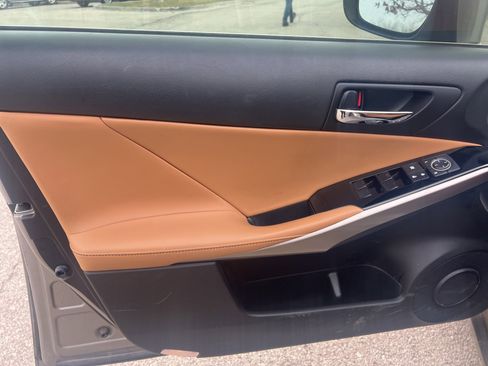 Used 2016 Lexus IS 200t image 10