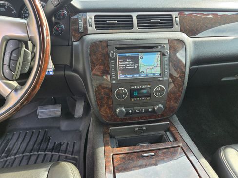 Used 2014 GMC Sierra 2500 Denali w/ Snow Plow Prep Package image 8