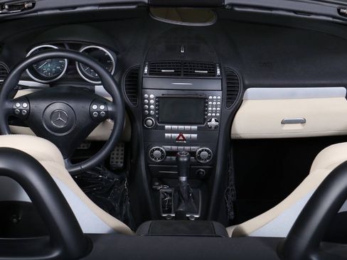 Used 2005 Mercedes-Benz SLK 350 w/ Entertainment Pkg image 5