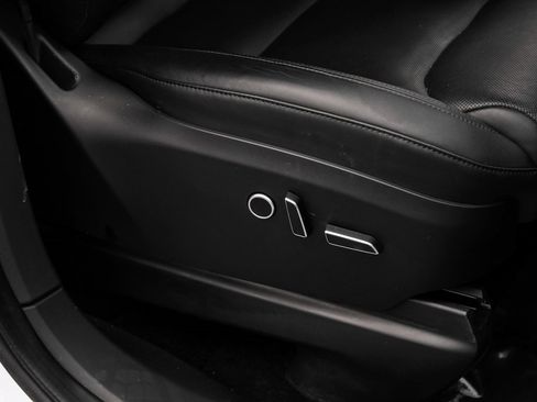 Used 2022 Tesla Model X image 41