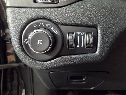 Used 2022 Jeep Cherokee Trailhawk w/ Trailer Tow Group AWD/4WD image 19