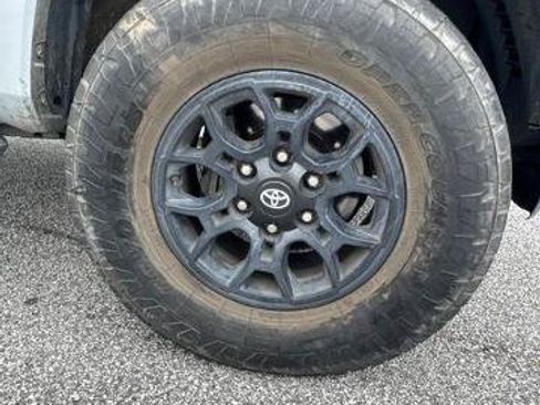 Used 2019 Toyota Tacoma SR5 RWD image 5