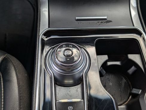 Used 2019 Ford Edge Titanium FWD image 22