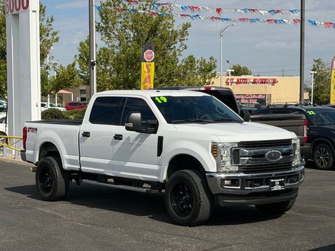 Used 2019 Ford F250 XLT w/ XLT Value Package AWD/4WD image 4