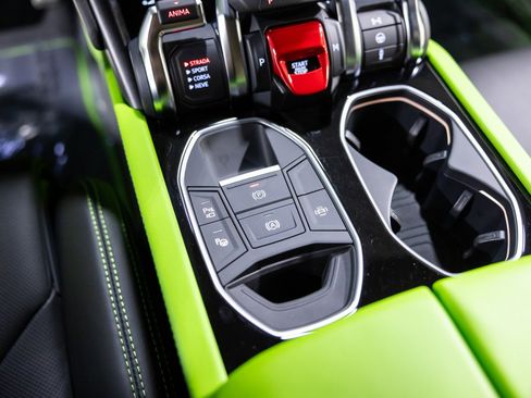 Used 2022 Lamborghini Urus image 46