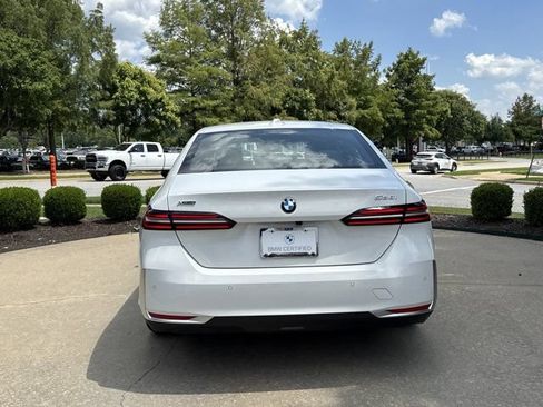 Used 2026 BMW 530i xDrive AWD/4WD image 4