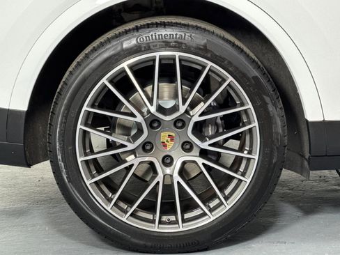 Certified 2023 Porsche Cayenne image 33