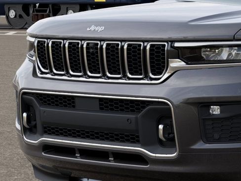 New 2025 Jeep Grand Cherokee L Overland w/ Advanced Protech Group III AWD/4WD image 11