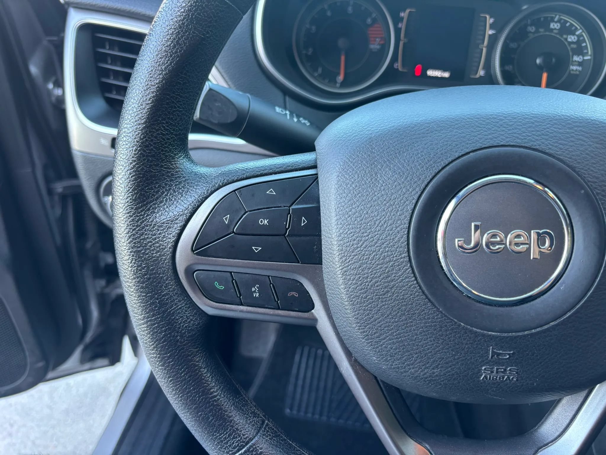 Used 2019 Jeep Cherokee Latitude w/ Popular Appearance Group FWD image 12