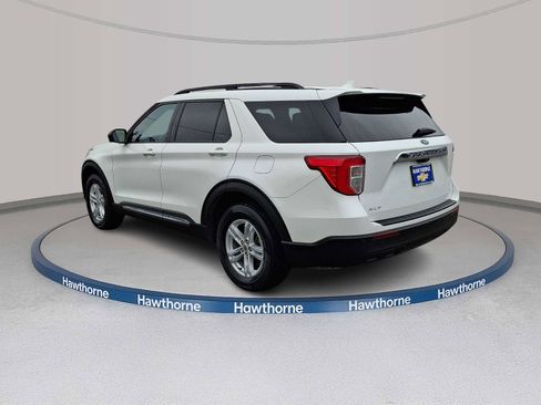 Used 2021 Ford Explorer XLT image 4