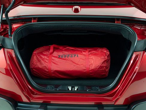 Certified 2025 Ferrari Roma Spider RWD image 40