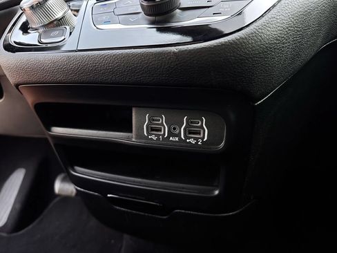 Used 2024 Chrysler Pacifica Limited FWD image 11