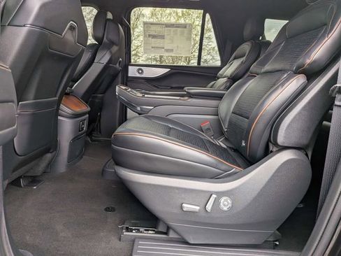 New 2026 Lincoln Navigator L Black Label AWD/4WD image 13