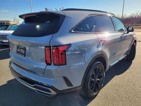 Used 2022 Kia Sorento SX image 4