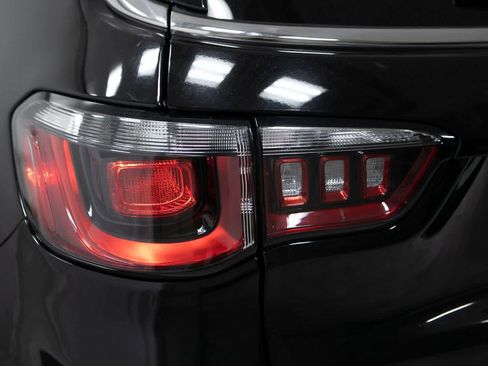 Used 2023 Jeep Compass Latitude image 30