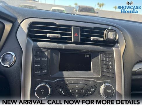 Used 2017 Ford Fusion SE image 10