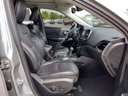 Used 2019 Jeep Cherokee Limited w/ Luxury Group AWD/4WD image 12
