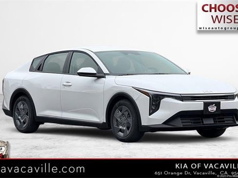 New 2025 Kia K4 LX image 1