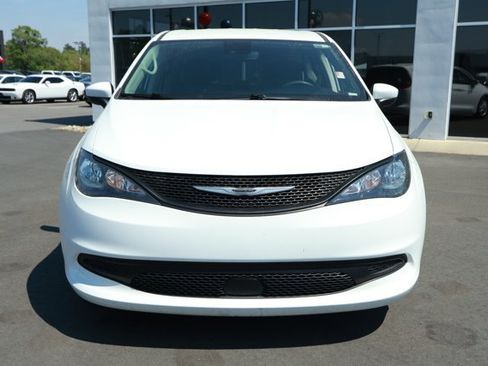 Used 2023 Chrysler Voyager LX FWD image 2