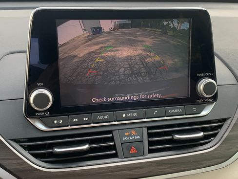 Used 2025 Nissan Altima 2.5 SV FWD image 12