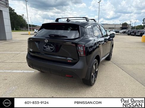 New 2025 Nissan Kicks SR image 4