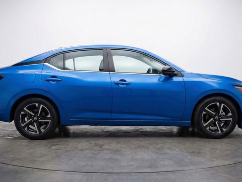 Used 2025 Nissan Sentra SV image 11