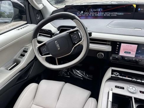 New 2026 Lincoln Navigator L Reserve AWD/4WD image 14