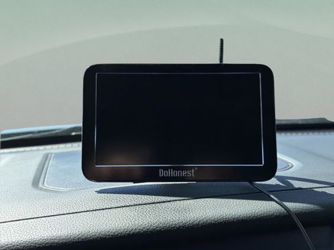 Used 2017 Nissan Titan SV image 17