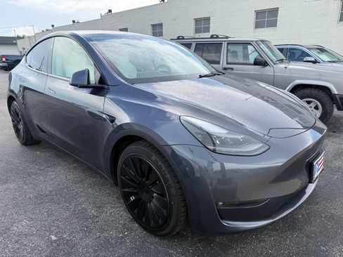 Used 2023 Tesla Model Y Long Range AWD/4WD image 18